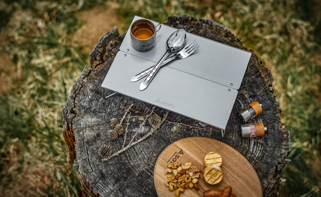 テーブル・カップ・カトラリー