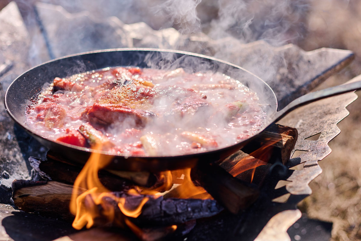 【焚き火レシピ】トマトチキンステーキ